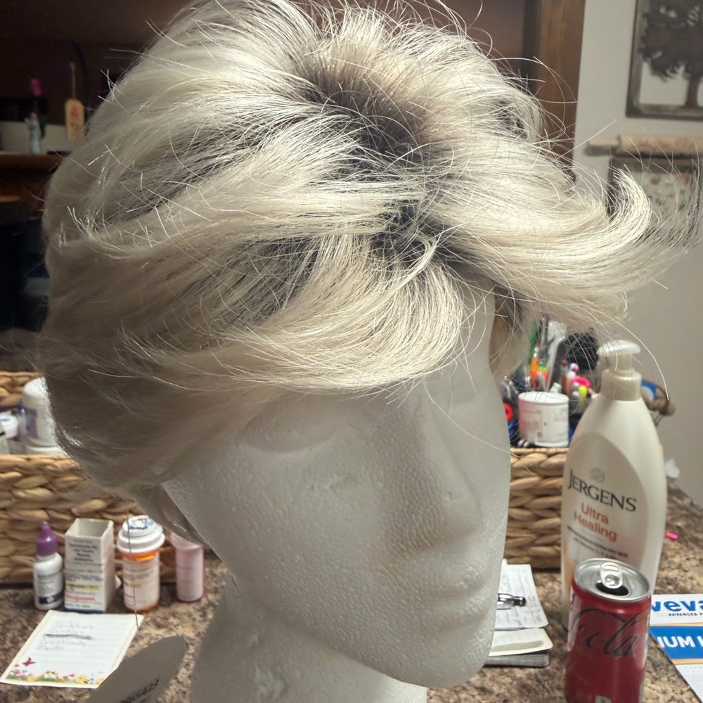 Blonde Short Layered Women's Wig - Light Blonde